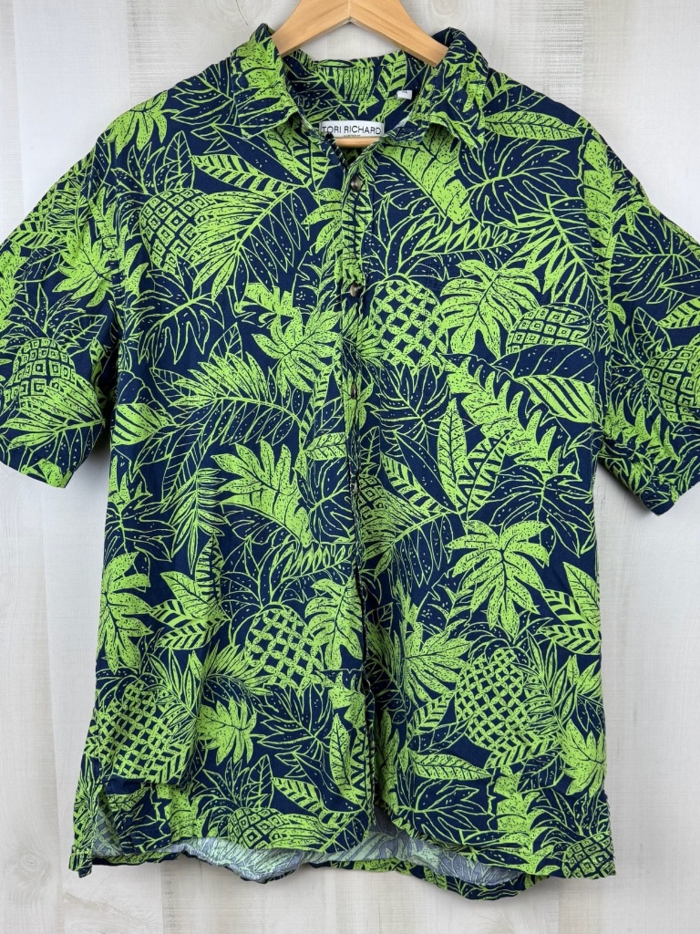 Tori Richard Uniform Men’s Hawaiian Shirt Green Navy Blue Pineapples Leaves XL